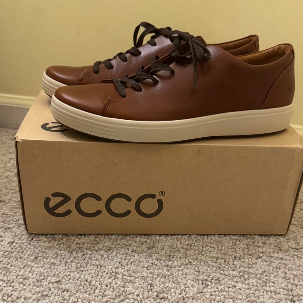 ECCO Men's Tan Leather Sneakers